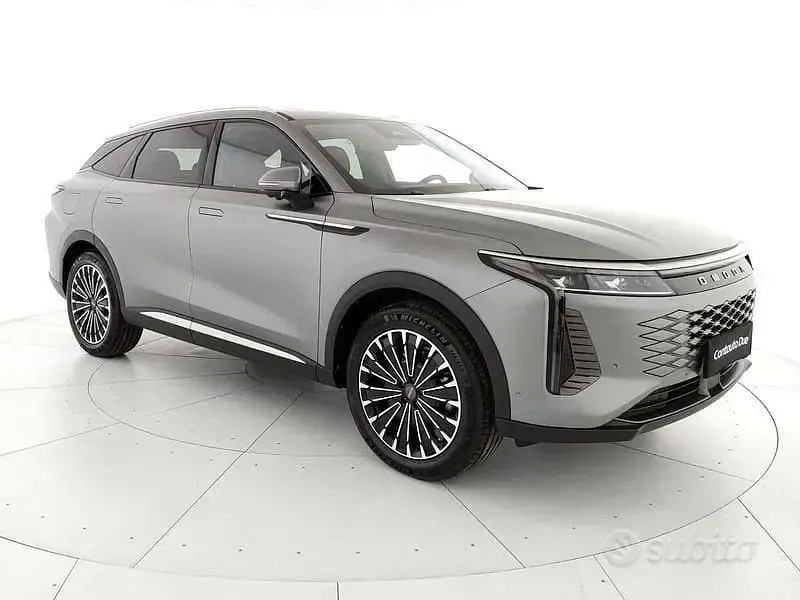 Nuova Omoda 9 537 CV (394 kW) 2026 Grigio SUV