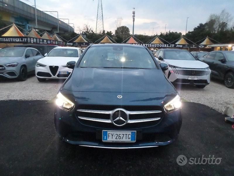 Usata Mercedes B180 115 CV (84 kW) 2019 Blu Monovolume