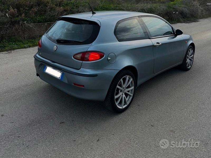 Usata Alfa Romeo 147 140 CV (102 kW) 2003 Blu Utilitaria