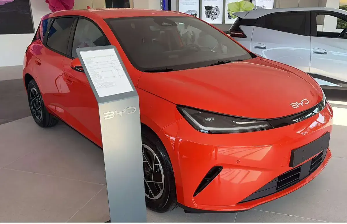 Nuova BYD Dolphin Comfort 155 kW (212 CV) 2026 Arancione Utilitaria
