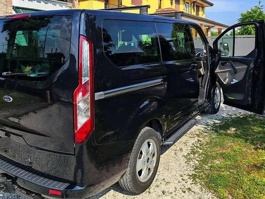 Usata Ford Tourneo Custom Titanium 155 CV (114 kW) 2015 Nero Furgone