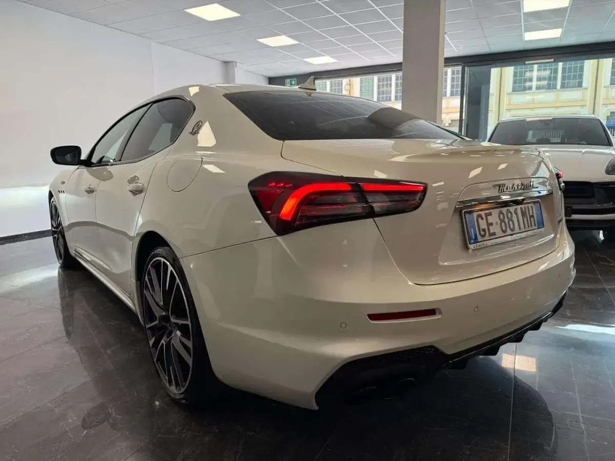 Usata Maserati Ghibli 579 CV (425 kW) 2021 Bianco Berlina