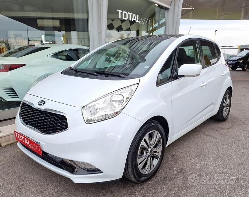 Usata Kia Venga 90 CV (66 kW) 2016 Bianco pastello Utilitaria