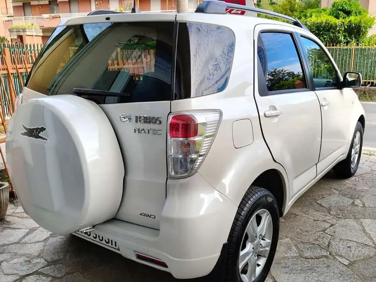 Usata Daihatsu Terios 102 CV (75 kW) 2011 Bianco perla SUV