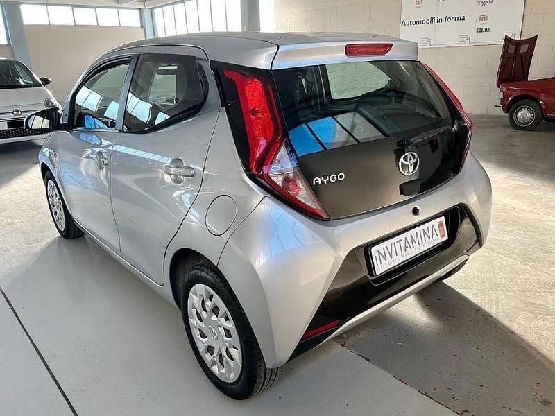 Usata Toyota Aygo Cool 72 CV (52 kW) 2019 Argento Utilitaria