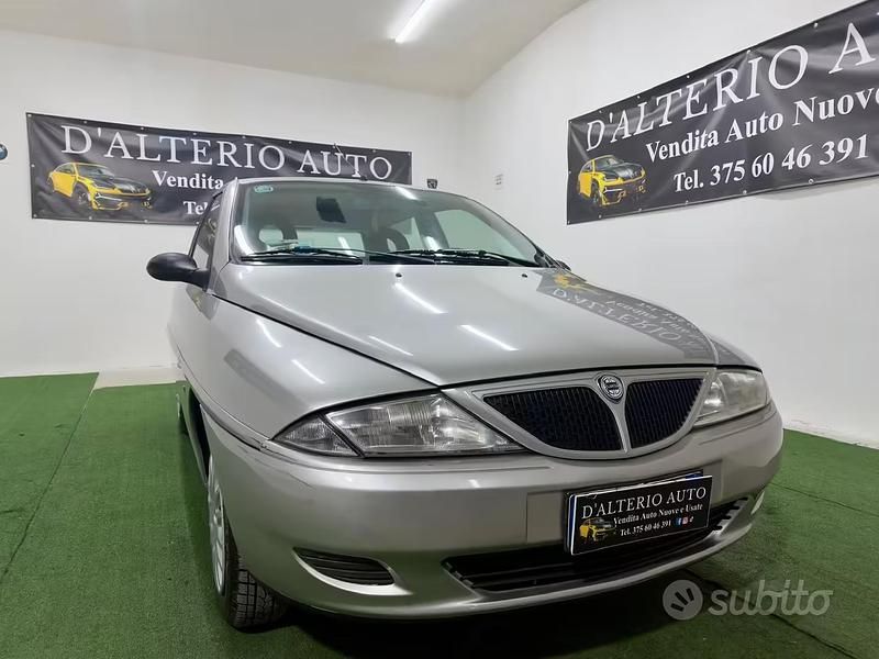 Usata Lancia Ypsilon 44 CV (32 kW) 2001 Utilitaria