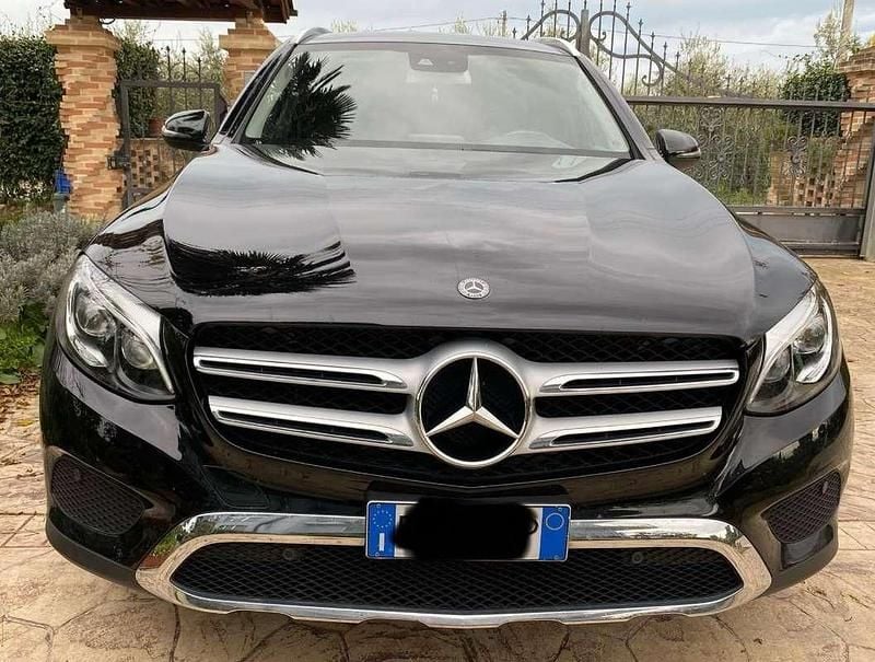 Käytetty Mercedes GLC250 Executive 204 HP (150 kW) 2018 Musta Katumaasturi