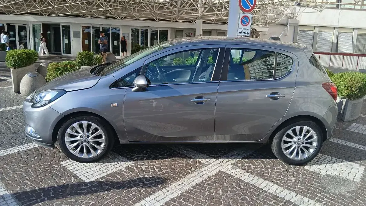 Usata Opel Corsa Cosmo 90 CV (66 kW) 2018 Utilitaria