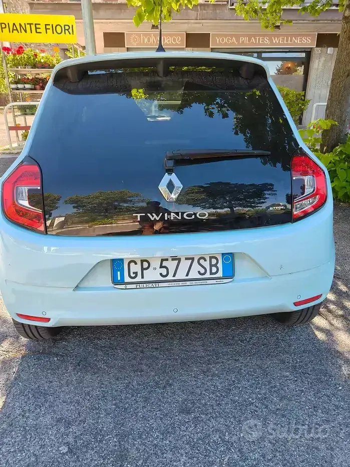 Usata Renault Twingo 30 kW (42 CV) 2023 Blu Utilitaria