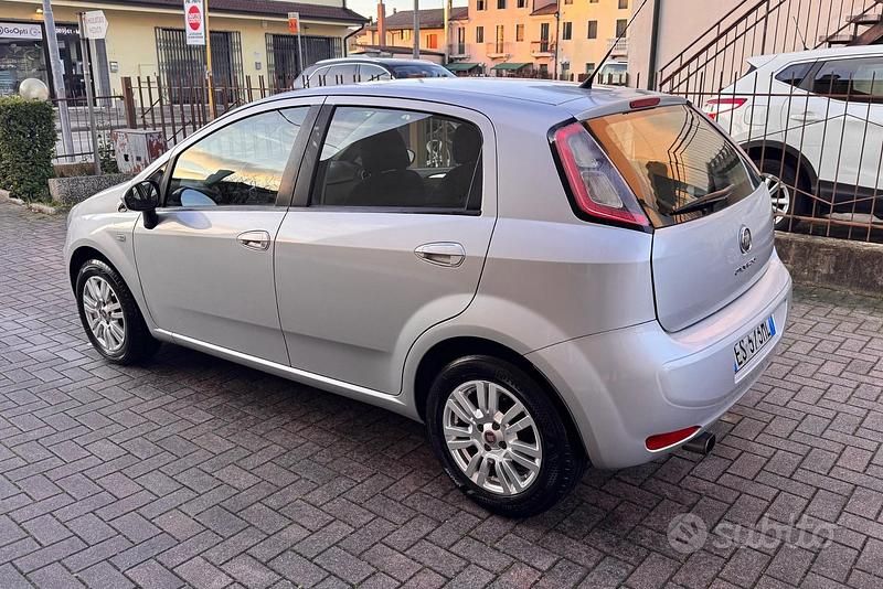 Usata Fiat Punto 78 CV (57 kW) 2013 Grigio Utilitaria