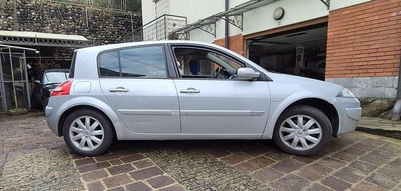 Usata 2006 Renault Mégane II Dynamique Berlina | 2600 € (Molto cara) - Immagine 1/4