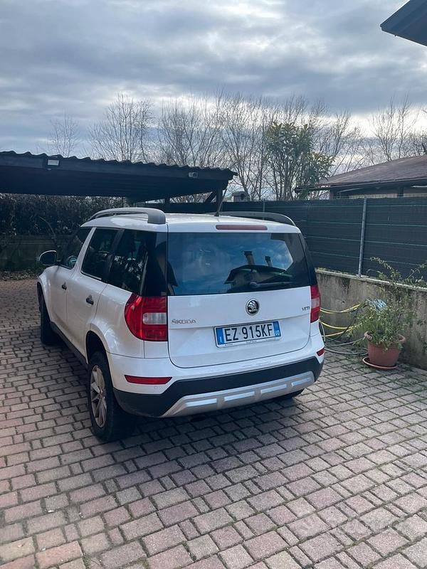 Käytetty Skoda Yeti 110 HP (80 kW) 2015 Valkoinen Katumaasturi