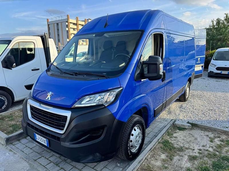Usata Peugeot Boxer 120 CV (88 kW) 2022 Blu/azzurro Furgone