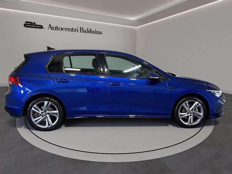 Usata VW Golf VIII R-line 150 CV (110 kW) 2023 Lapiz blue metallizzato Berlina