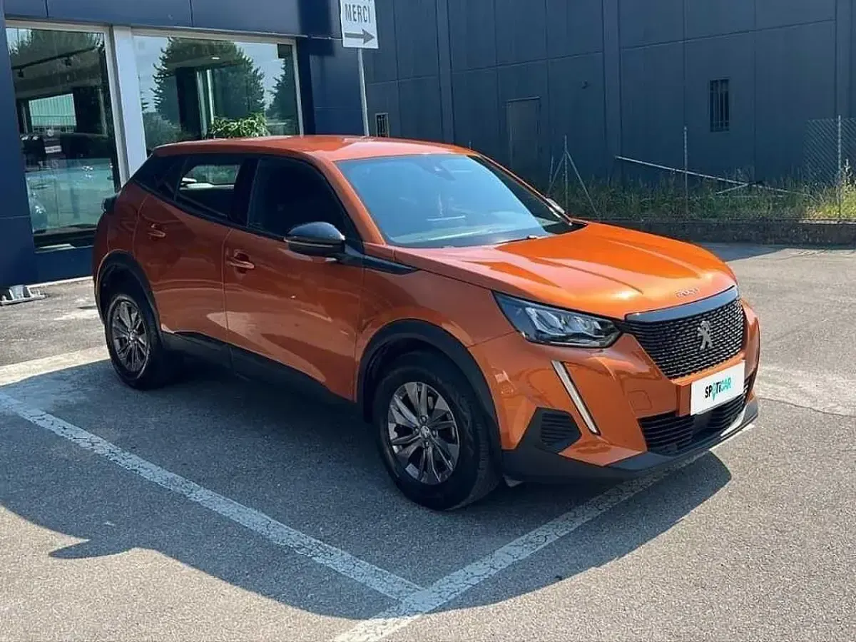 Usata Peugeot 2008 Active 131 CV (96 kW) 2023 Arancione SUV