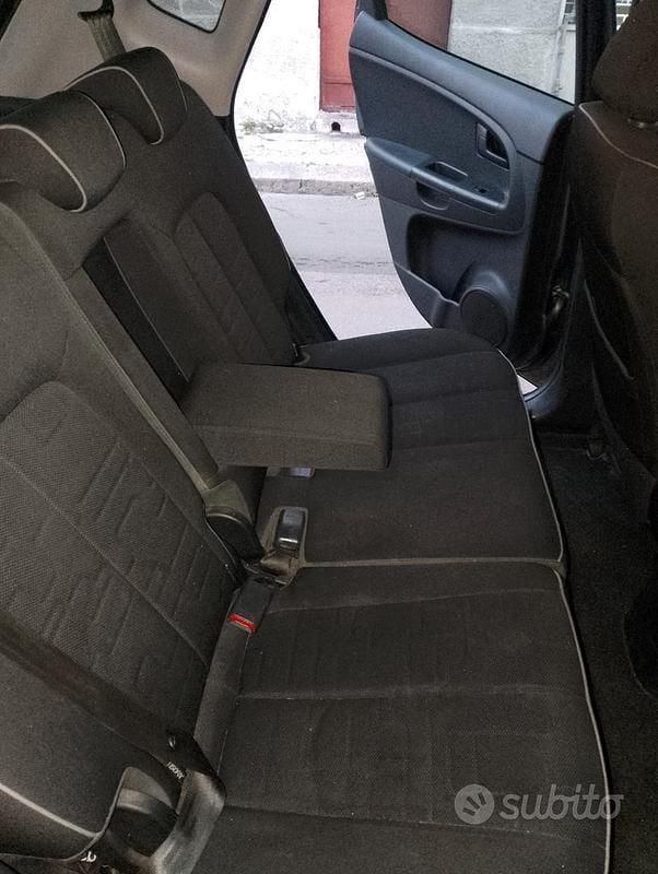 Usata Kia Venga 90 CV (66 kW) 2011 Grigio Utilitaria