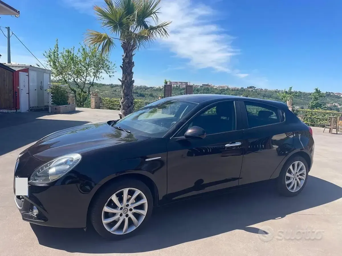 Usata Alfa Romeo Giulietta 120 CV (88 kW) 2019 Nero Utilitaria