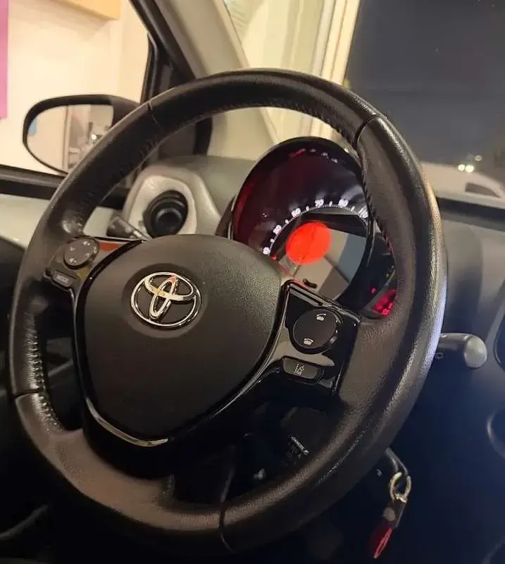 Usata Toyota Aygo Cool 72 CV (52 kW) 2020 Argento Utilitaria
