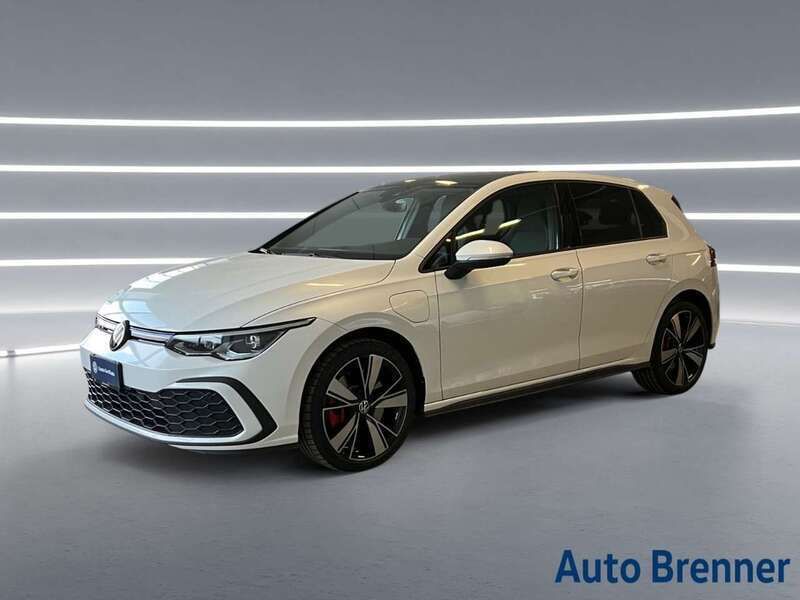 Oryx white Usata 2021 VW Golf VIII GTE Tre volumi | 25.300 € (Buon prezzo) - Immagine 1/4