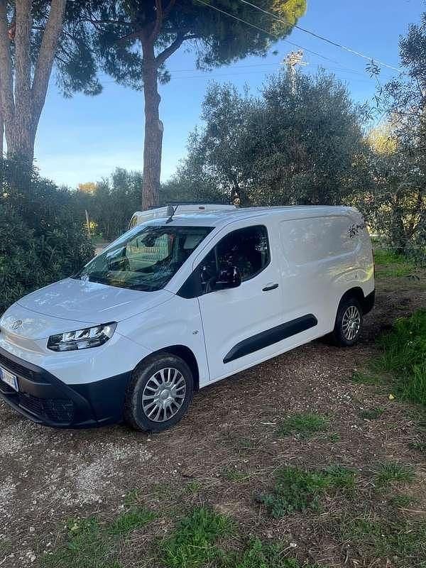 Usata Toyota Proace City City 131 CV (96 kW) 2024 Bianco Monovolume