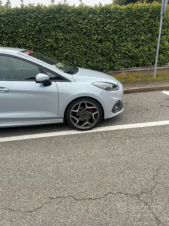 Usata Ford Fiesta ST 200 CV (147 kW) 2019 Grigio Utilitaria