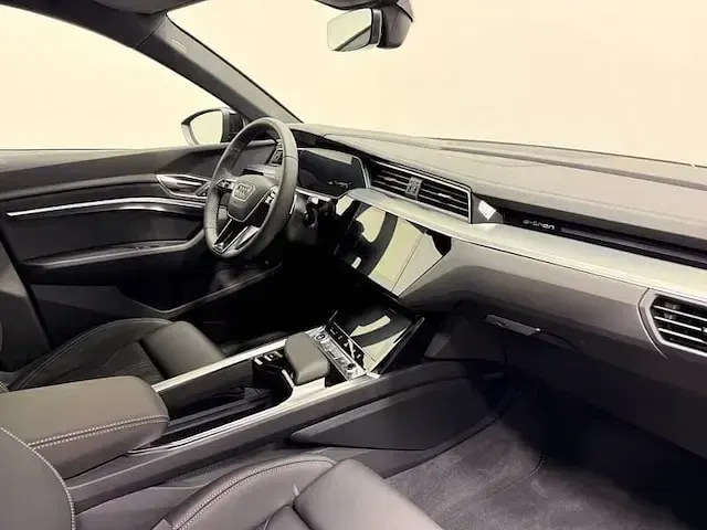 Usata Audi Q8 Sportback e-tron S-Line 300 kW (408 CV) 2024 Nero SUV