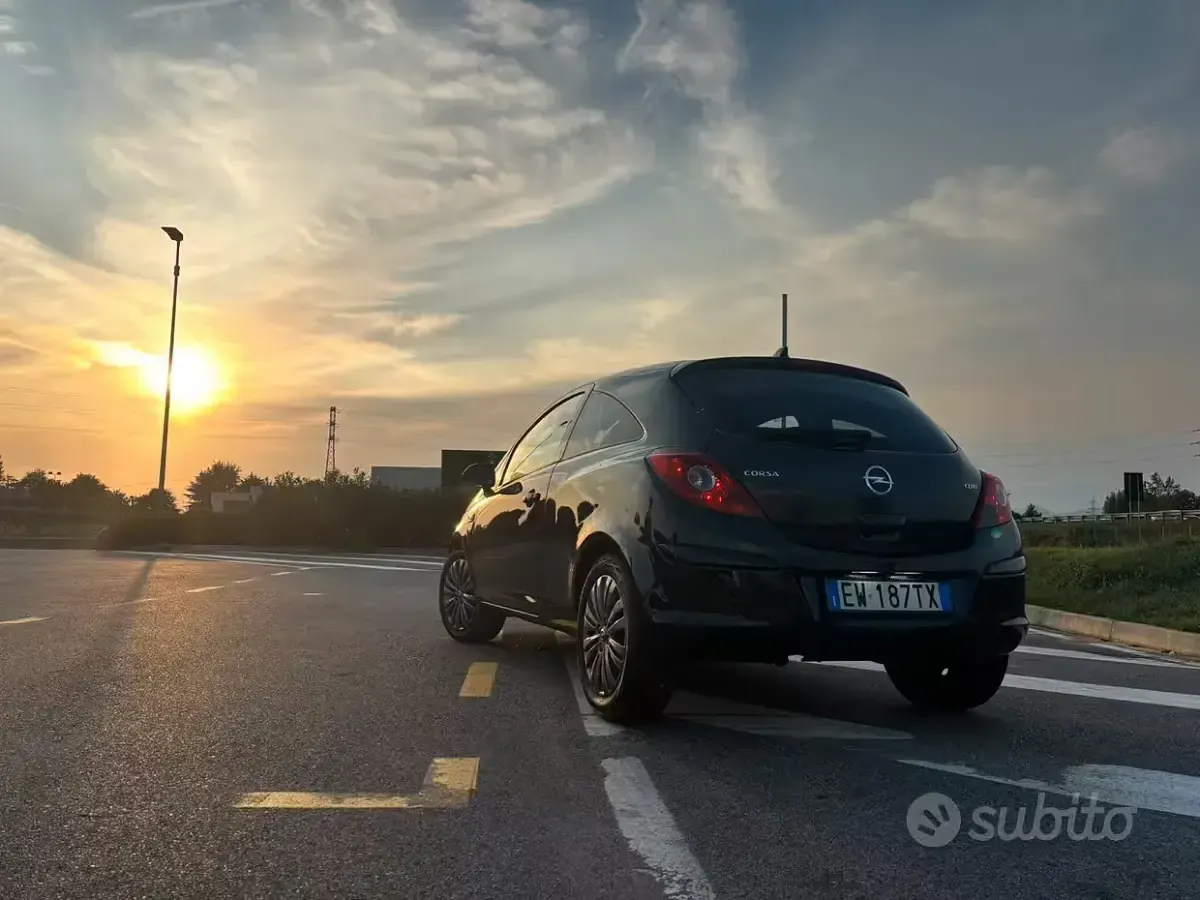Usata Opel Corsa 75 CV (55 kW) 2014 Nero Utilitaria
