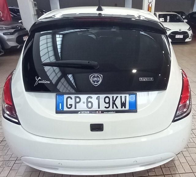 Usata Lancia Ypsilon Gold 69 CV (50 kW) 2023 Bianco Utilitaria