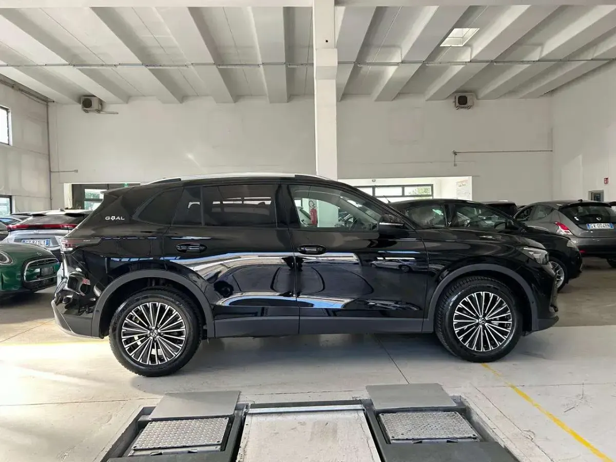Usata VW Tiguan Life 131 CV (96 kW) 2025 Nero SUV
