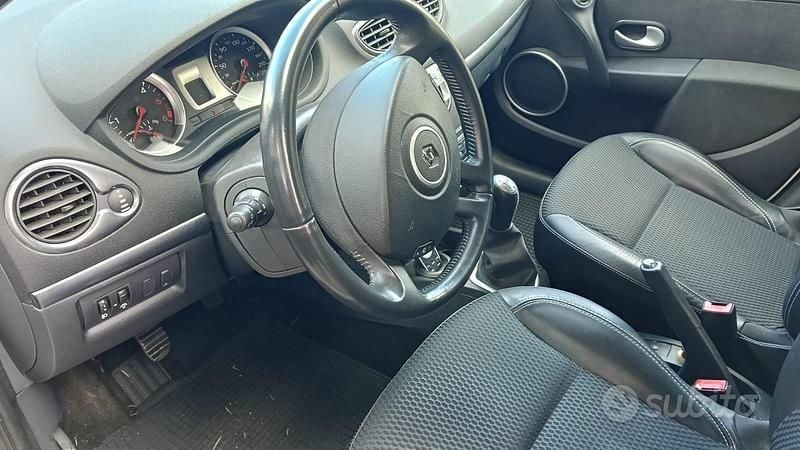 Usata Renault Clio II 75 CV (55 kW) 2011 Bianco Berlina