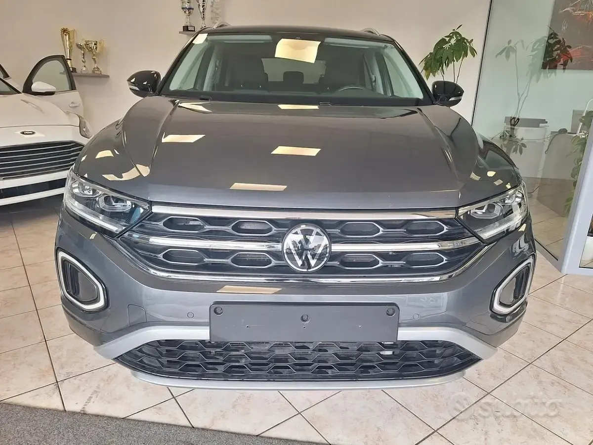 Usata VW T-Roc Style 150 CV (110 kW) 2024 Grigio SUV