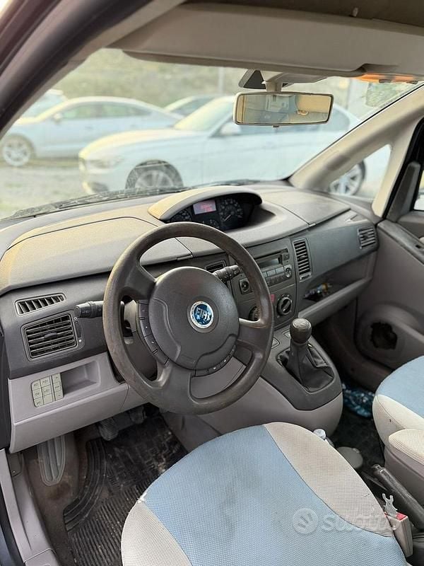 Usata Fiat Idea 70 CV (51 kW) 2004 Grigio Monovolume