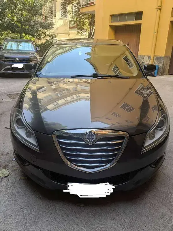 Usata Lancia Delta Gold 120 CV (88 kW) 2012 Grigio Utilitaria