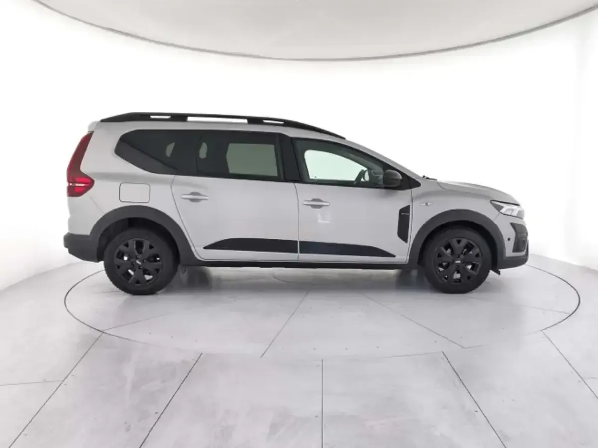 Usata Dacia Jogger Extreme 101 CV (74 kW) 2023 Argento met. Monovolume