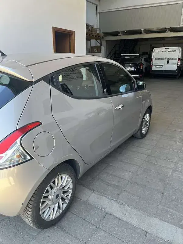 Usata Lancia Ypsilon Silver 69 CV (50 kW) 2014 Utilitaria