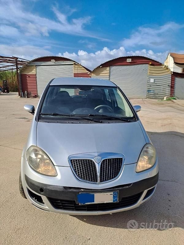 Usata Lancia Musa 90 CV (66 kW) 2007 Grigio Monovolume