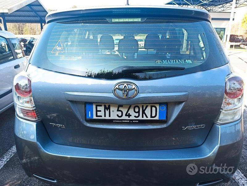 Usata Toyota Verso Style 126 CV (92 kW) 2012 Grigio Monovolume