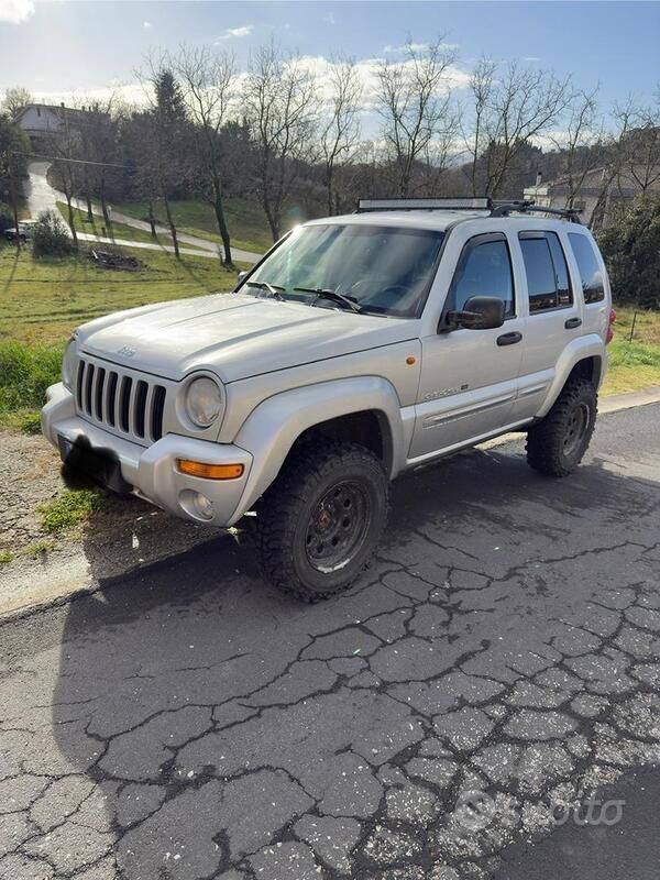 Grigio Usata 2003 Jeep Cherokee SUV | 6000 € (Cara) - Immagine 1/4