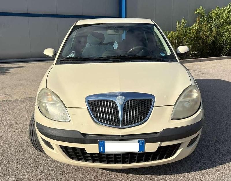 Usata Lancia Ypsilon 80 CV (58 kW) 2005 Giallo Utilitaria
