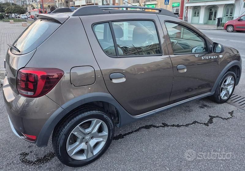 Usata Dacia Sandero Stepway 90 CV (66 kW) 2018 Marrone Berlina
