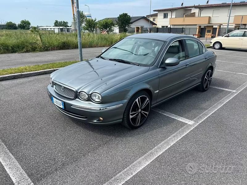 Usata Jaguar X-type 196 CV (144 kW) 2003 Grigio Berlina