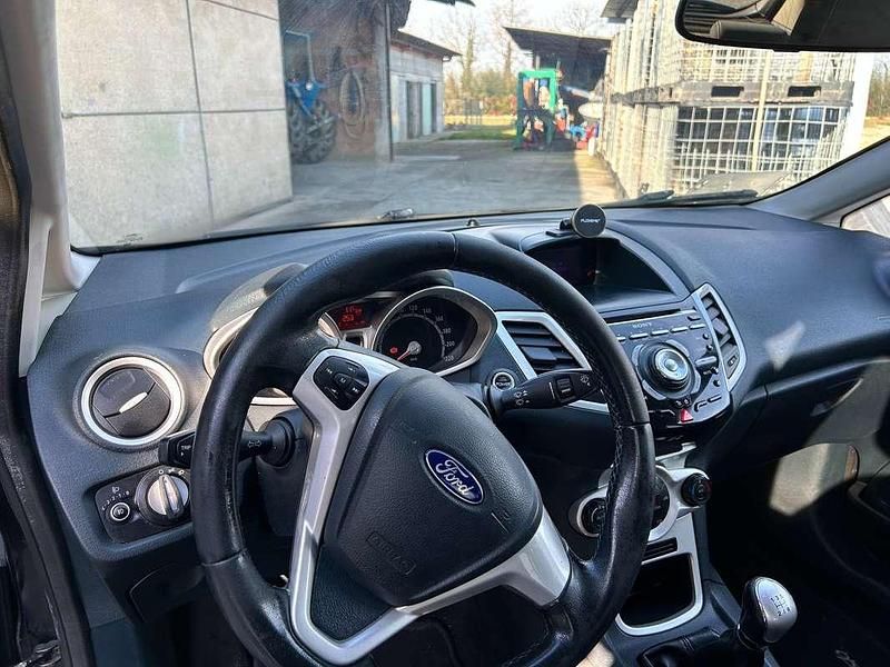 Usata Ford Fiesta Titanium 71 CV (52 kW) 2012 Nero Berlina