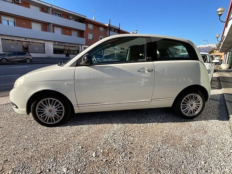 Usata Lancia Ypsilon 69 CV (50 kW) 2011 Bianco Utilitaria