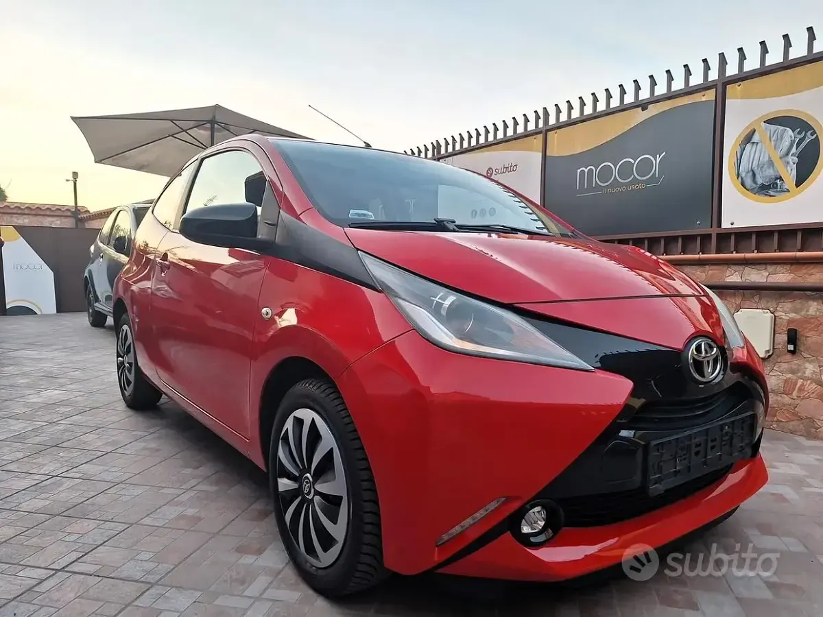 Usata Toyota Aygo 69 CV (50 kW) 2015 Rosso Utilitaria