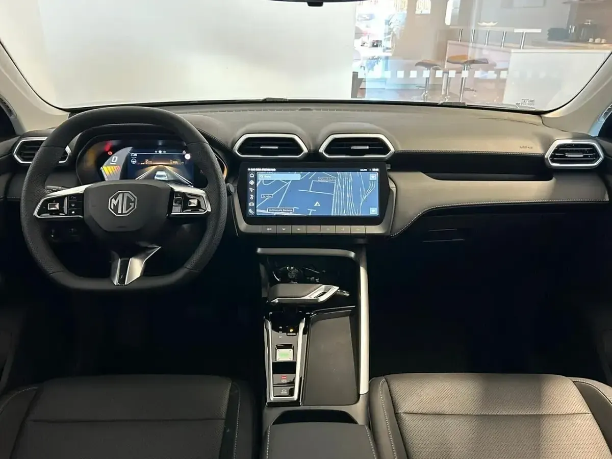 Usata MG ZS Luxury 197 CV (144 kW) 2025 Nero SUV