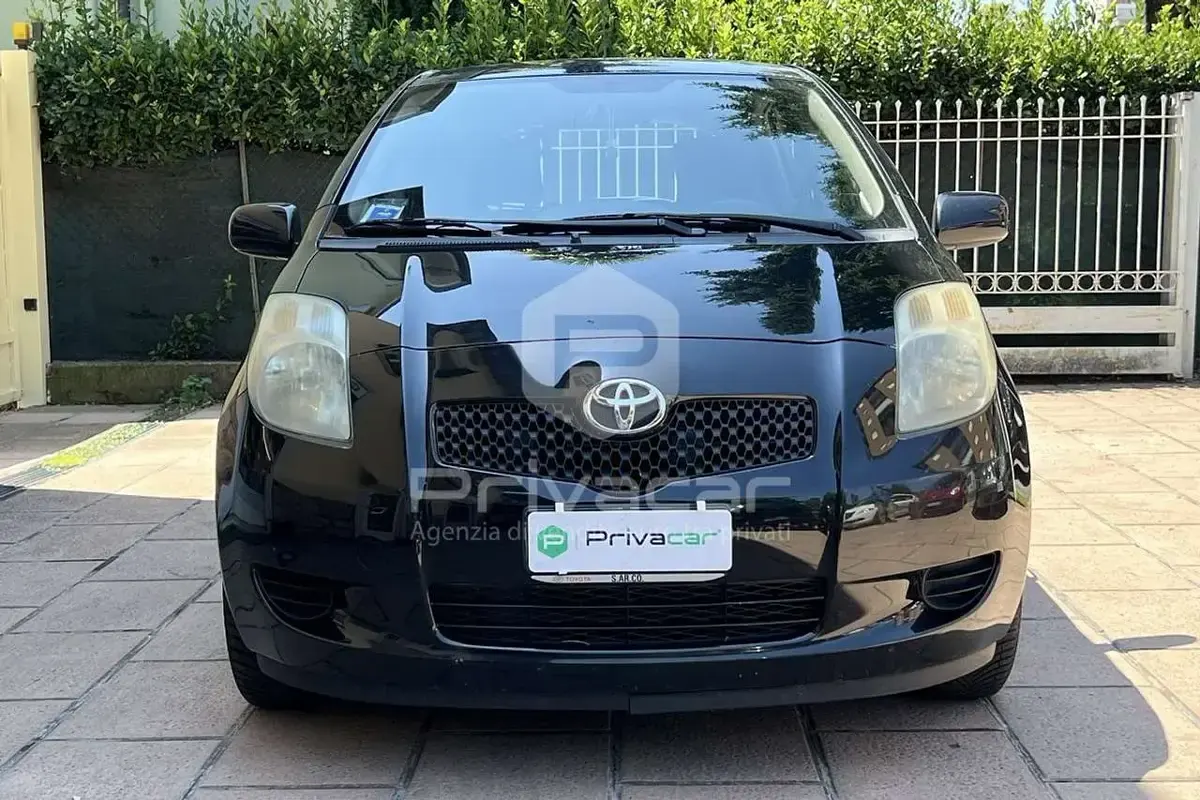 Usata Toyota Yaris Sol 69 CV (50 kW) 2008 Grigio Utilitaria