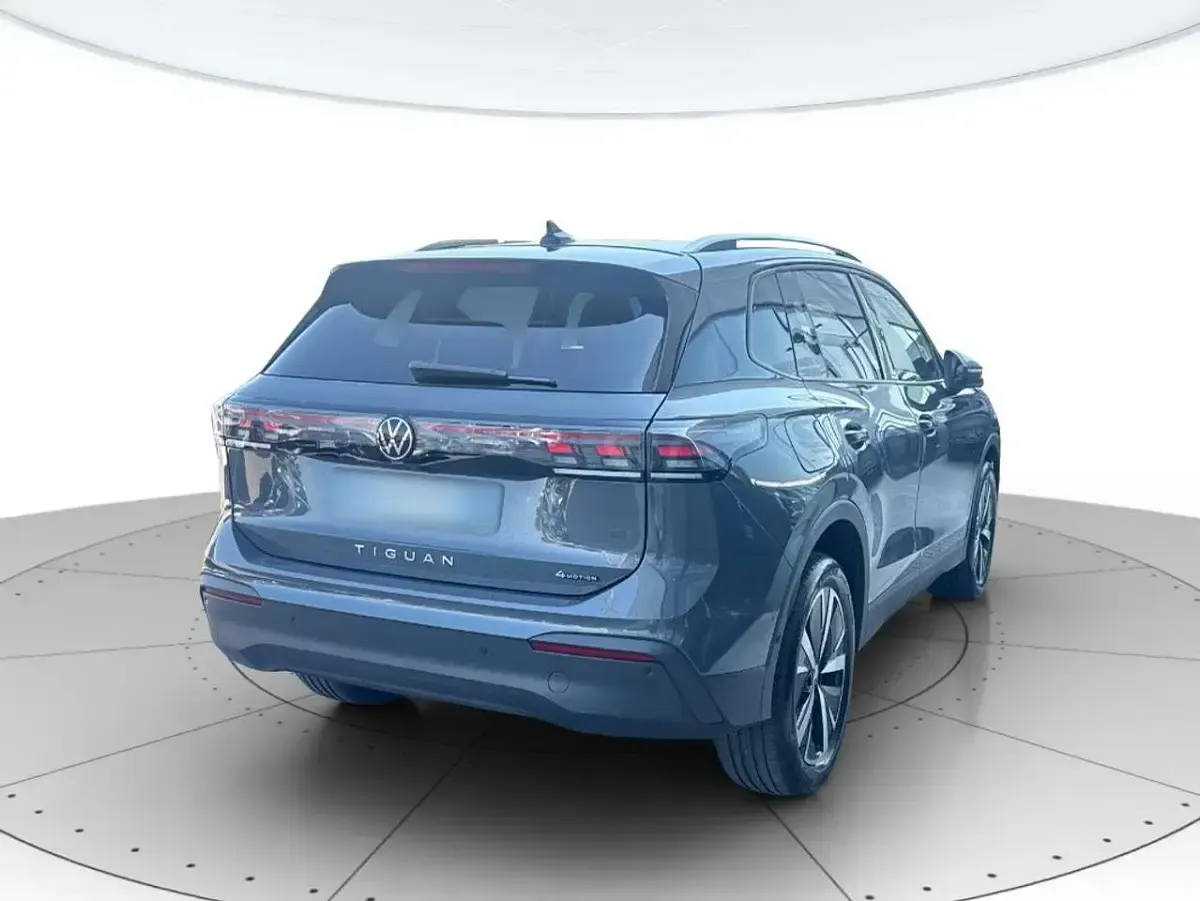Usata VW Tiguan Edition 193 CV (141 kW) 2024 Grigio acciaio SUV