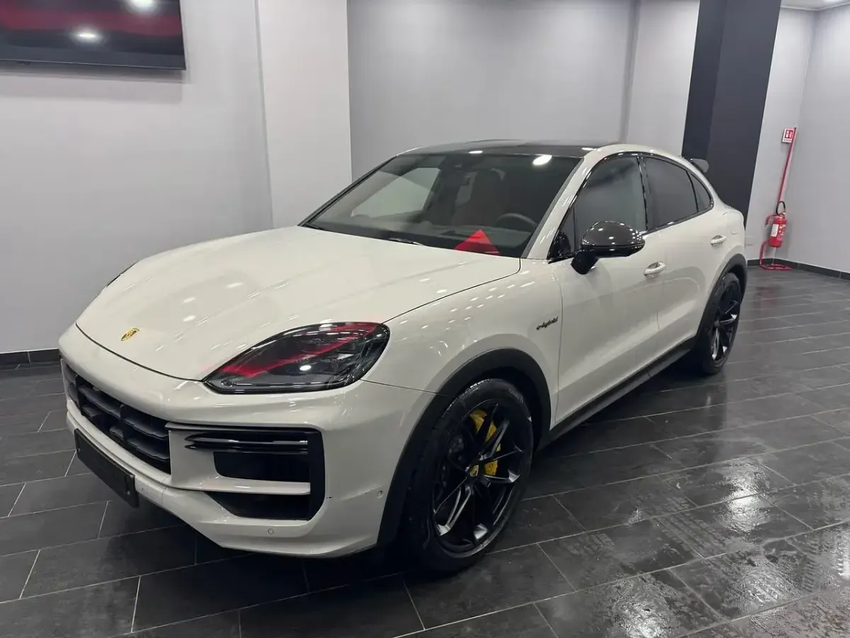Nuova Porsche Cayenne Turbo GT 474 CV (348 kW) 2026 Beige SUV