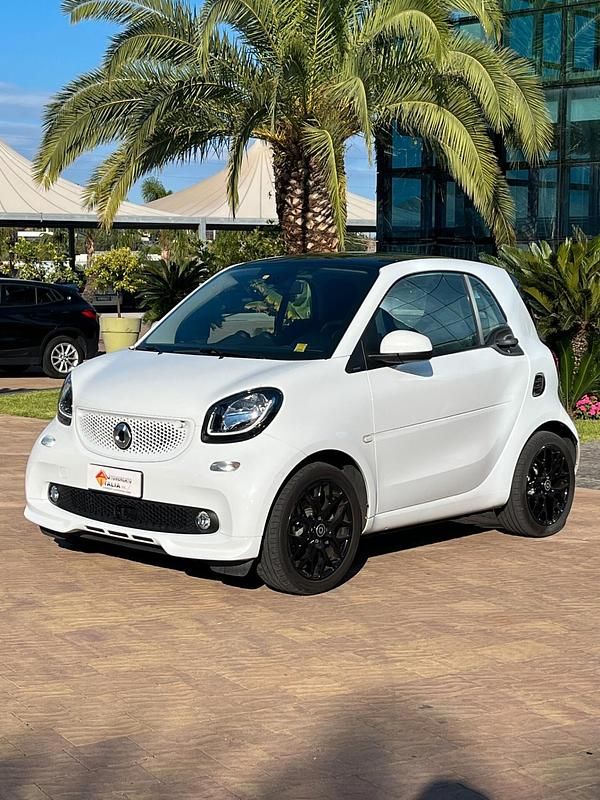 Bianco Usata 2019 Smart ForTwo Coupé Brabus Due volumi | 17.900 € (Molto cara) - Immagine 1/4