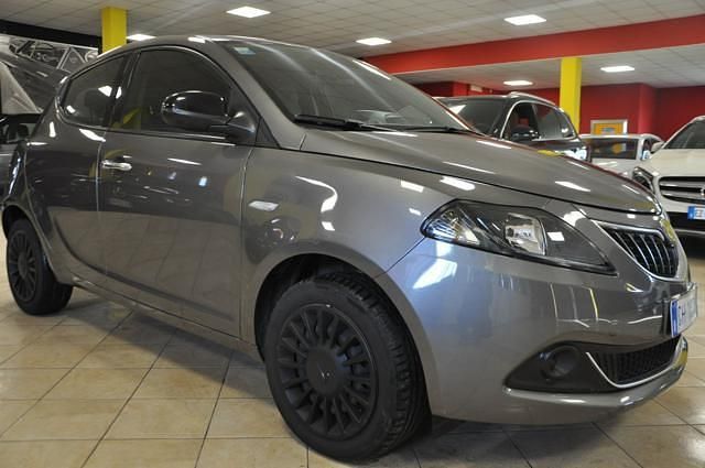 Grigio Usata 2022 Lancia Ypsilon S Due volumi | 7980 € (Super prezzo) - Immagine 1/4